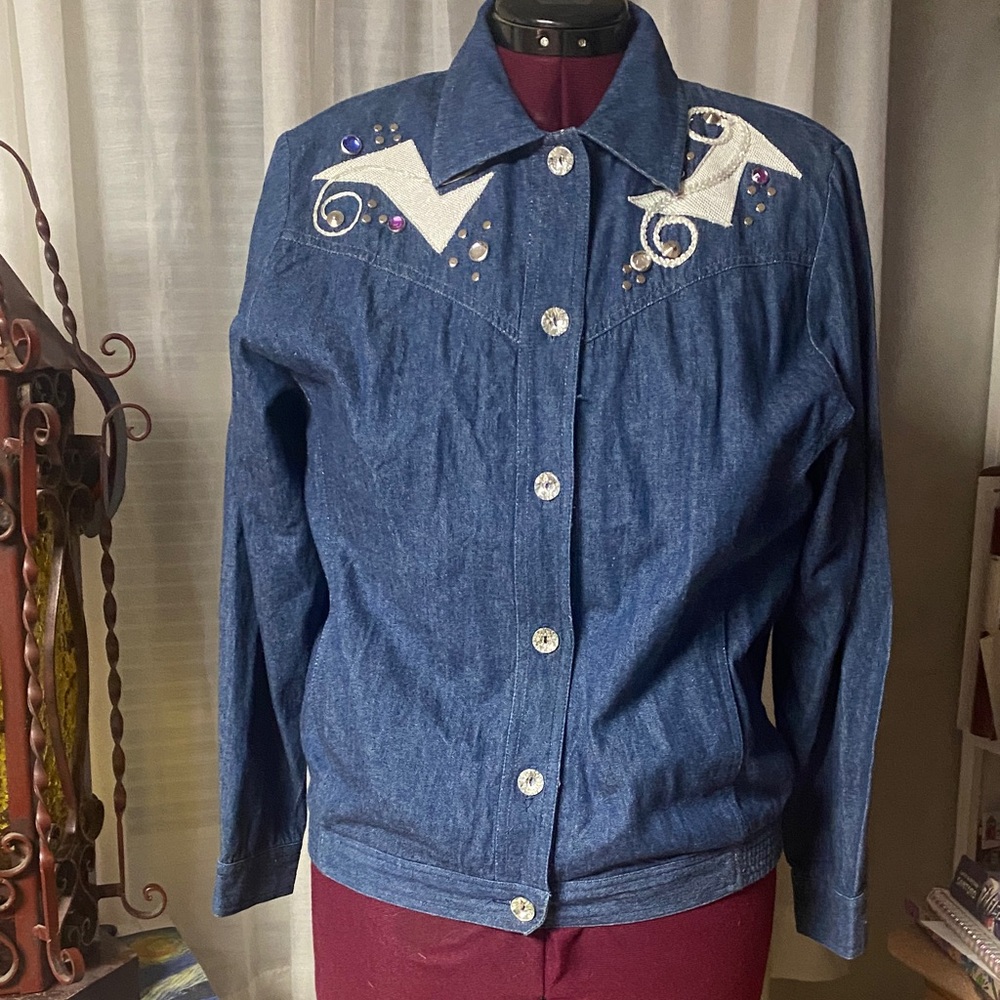 New CAROL’S DENIMS Jean Jacket Denim light weight Jacket. W shoulder pads.